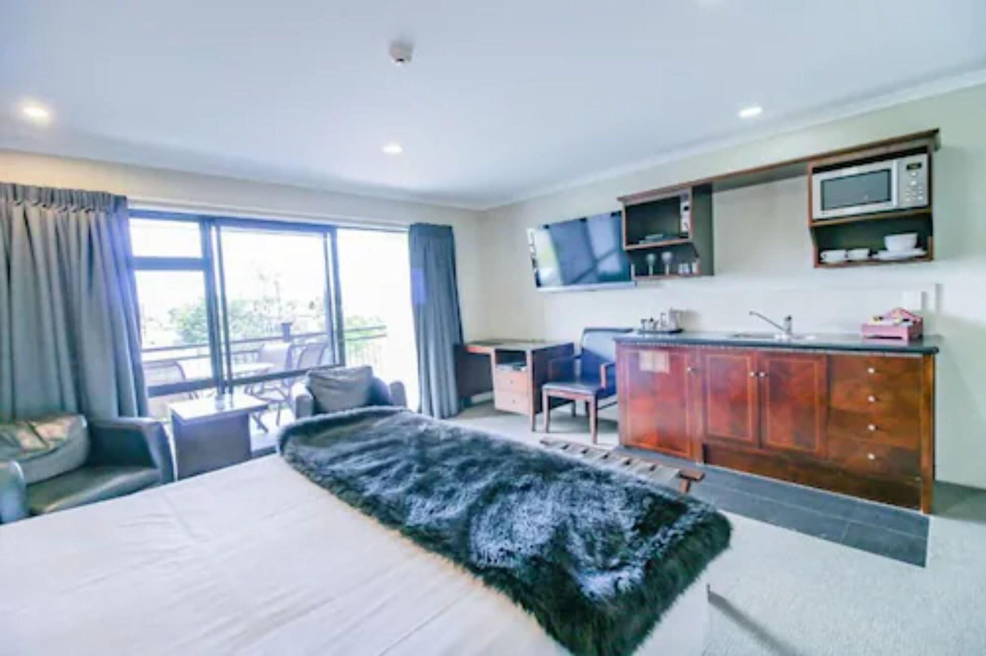 وانجانيو Aotea Motor Lodge المظهر الخارجي الصورة A studio apartment in New Zealand