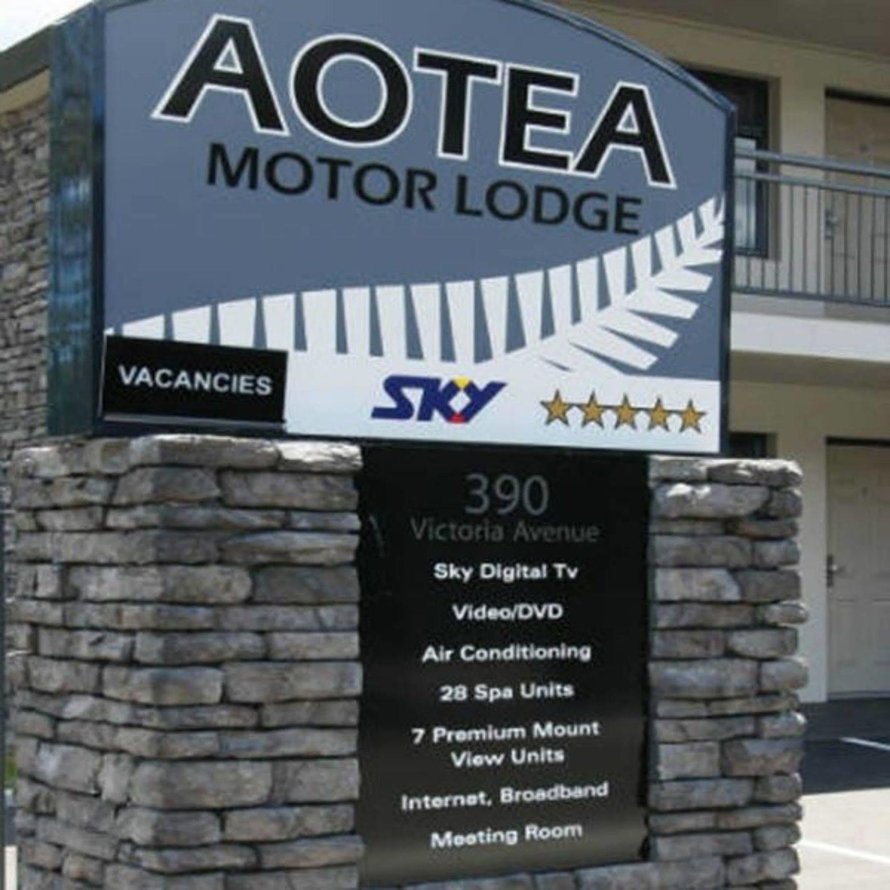 وانجانيو Aotea Motor Lodge المظهر الخارجي الصورة Sky logo on a motel