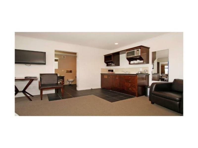 وانجانيو Aotea Motor Lodge المظهر الخارجي الصورة A typical extended stay room