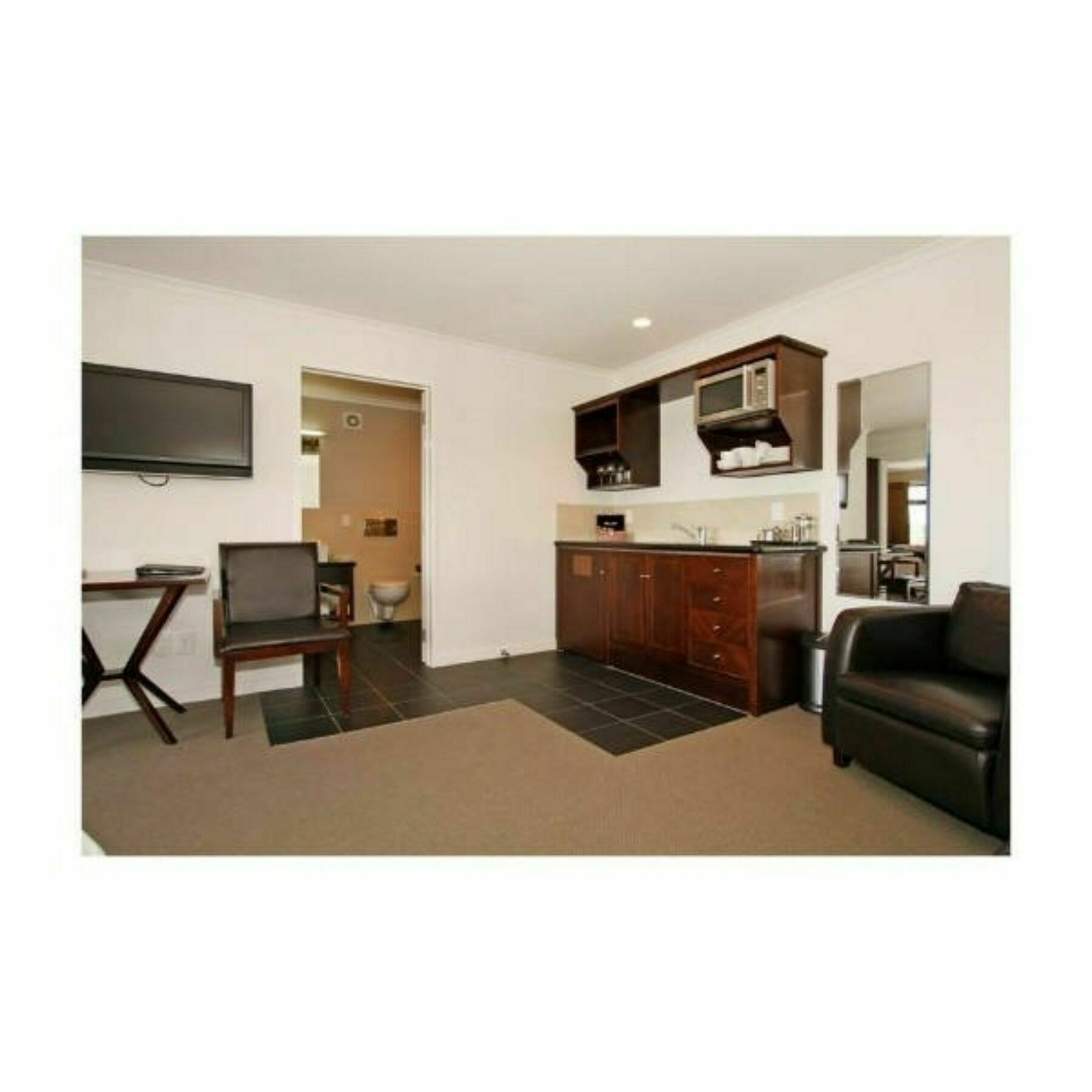 وانجانيو Aotea Motor Lodge المظهر الخارجي الصورة A typical studio apartment