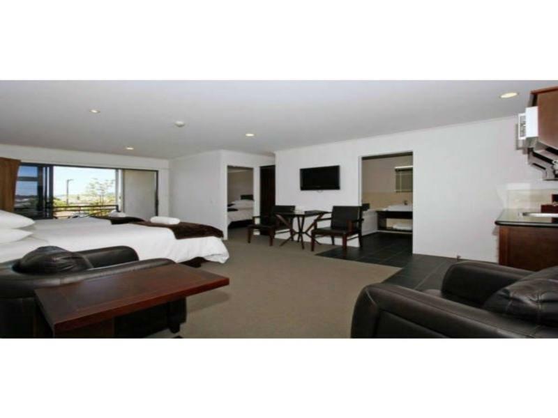 وانجانيو Aotea Motor Lodge المظهر الخارجي الصورة A suite at the hotel